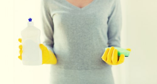 Bathroom detailing for a Hollandpark move-out clean